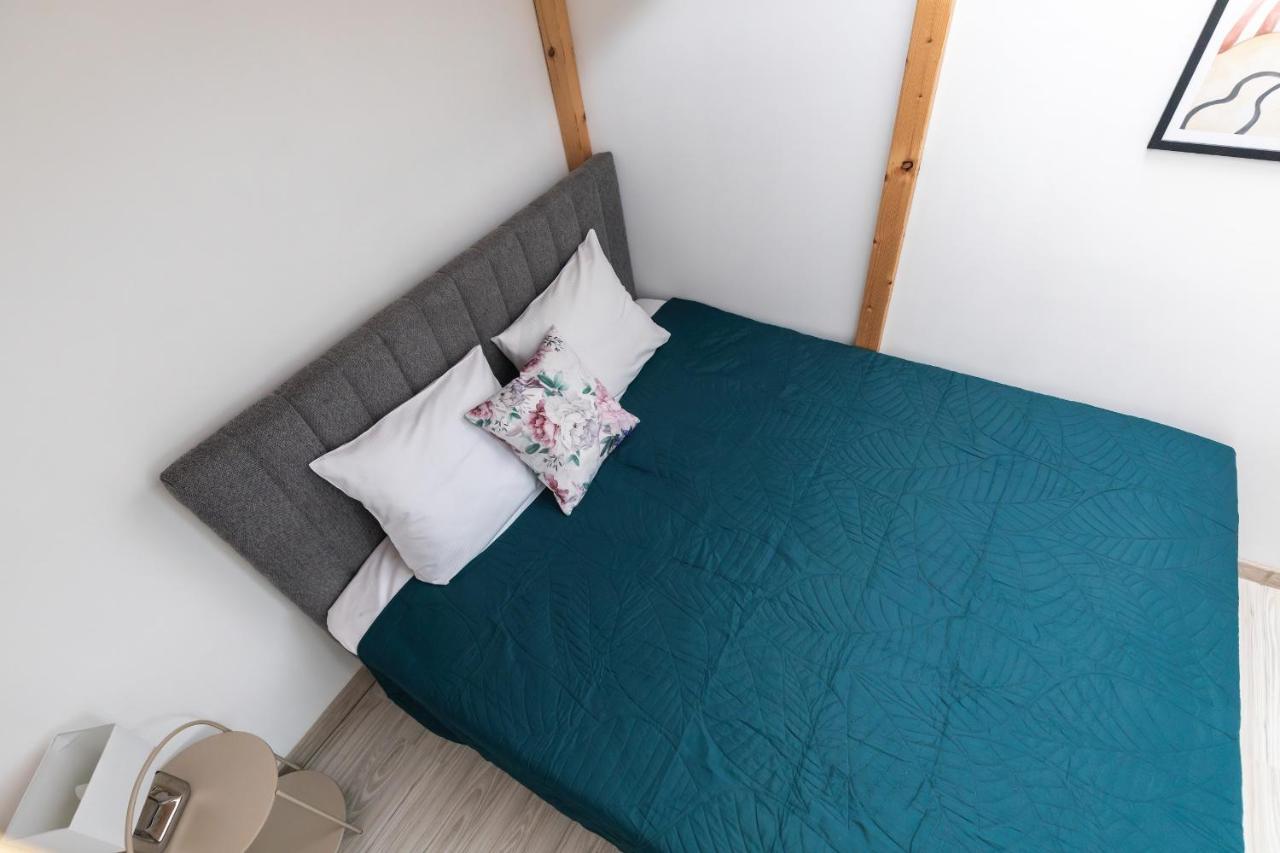 Apartment Kolejowa With A Mezzanine By Renters *