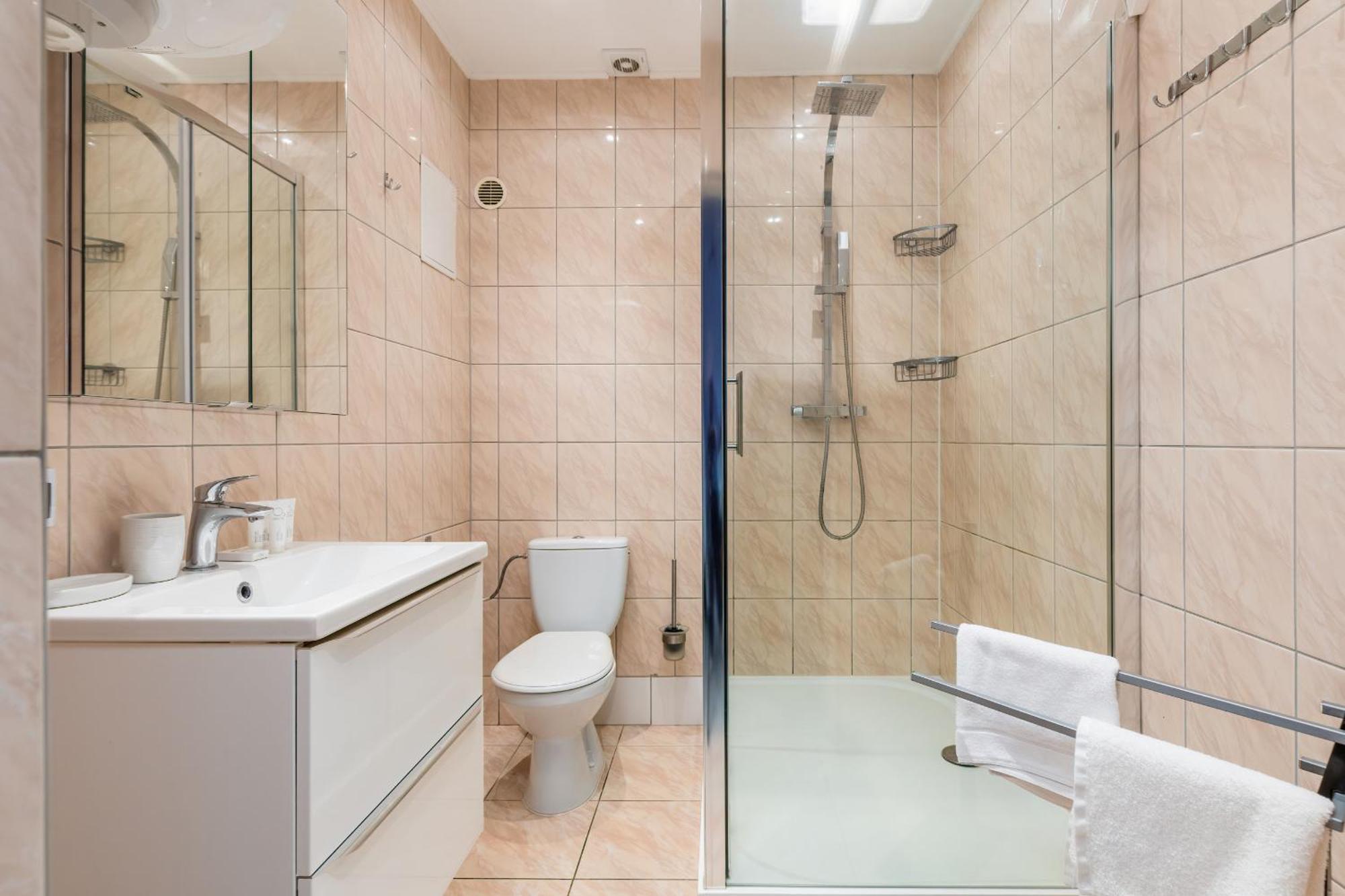 Kolejowa With A Mezzanine By Renters Apartment
