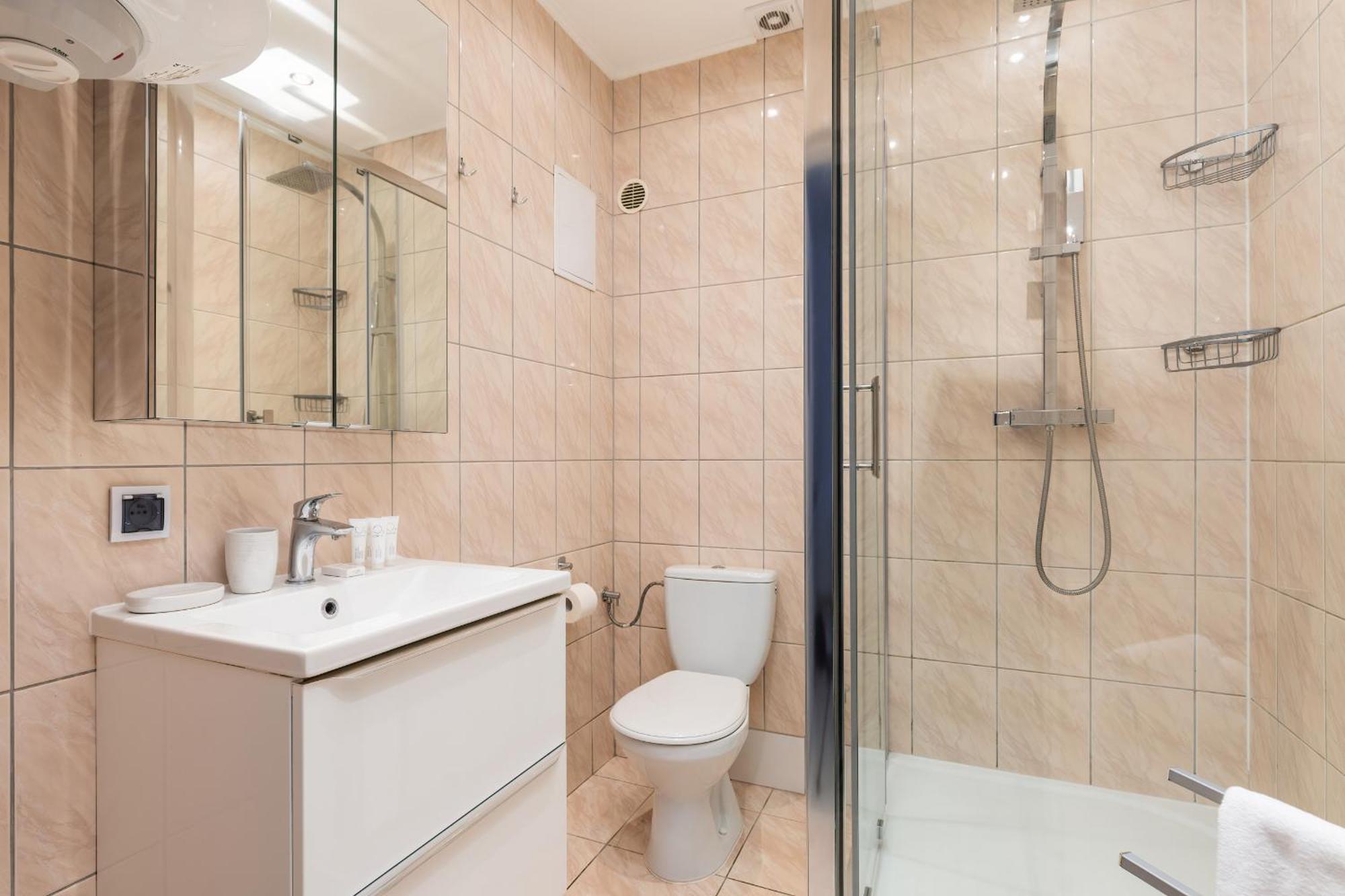 Apartment Kolejowa With A Mezzanine By Renters